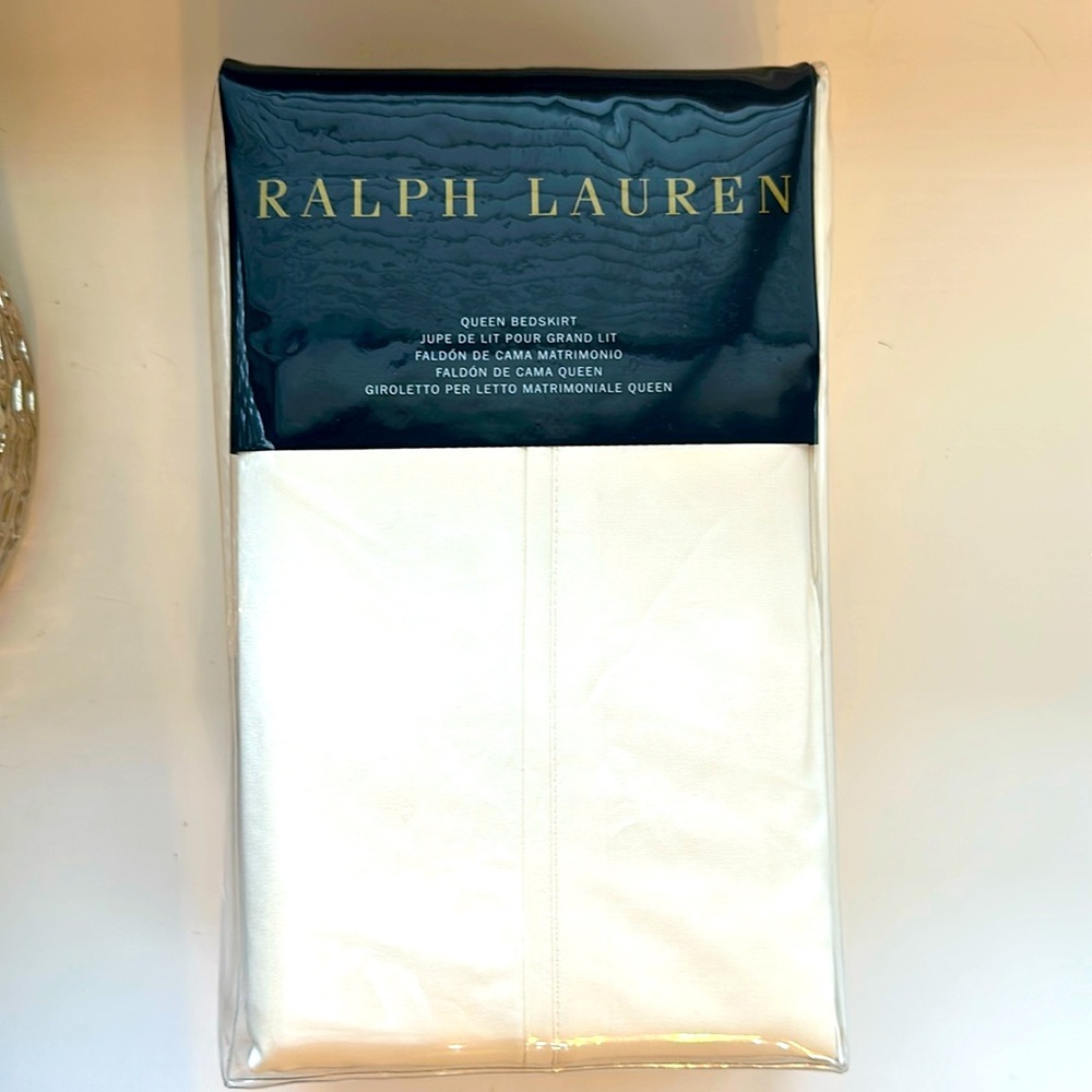 COPY - 🎈🎈🎈SALE SALE!!!🎈🎈🎈   One Hour Sale!!!  Ralph Lauren queen, bed skirt.